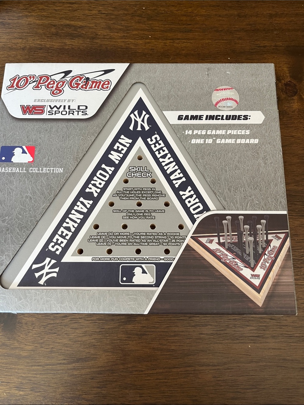 NWT New York Yankees 10" Peg Game - Navy & White